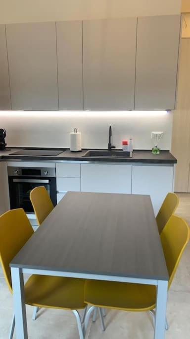 Dimora Di Privacy Fronte Parco E Ospedale Di Monza Apartment Lissone Exterior photo